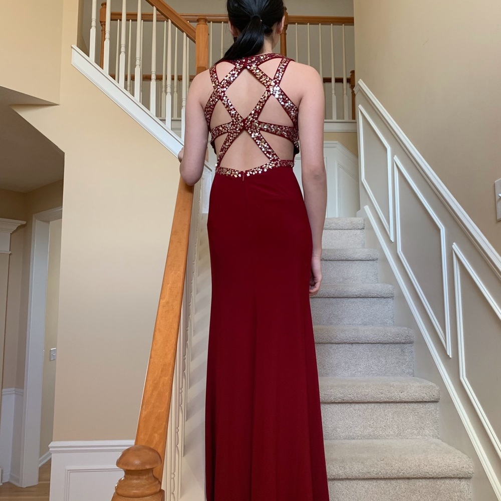 RED PROM DRESS - Picture 2 of 2
